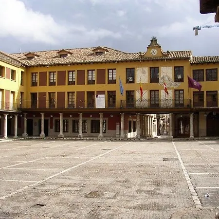 Puerta La Pensión 2*
