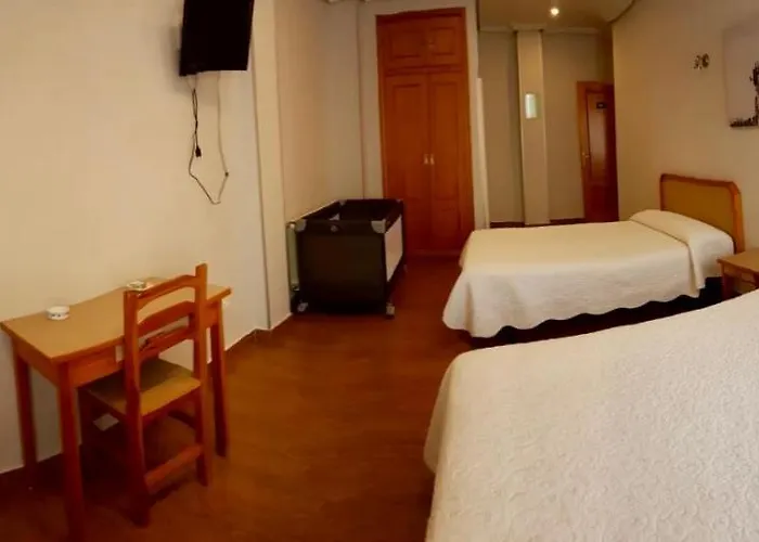 Puerta La Pensión 2*